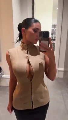 kyliejenner - Want me?
