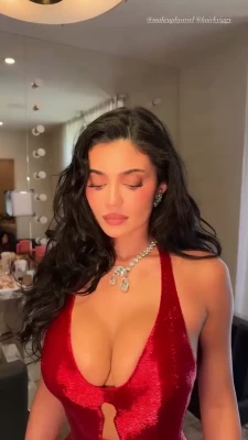 kyliejenner - Such a thick goddess