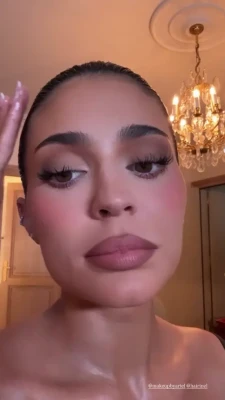 kyliejenner - Cheers!!! 🍷💋 part 1