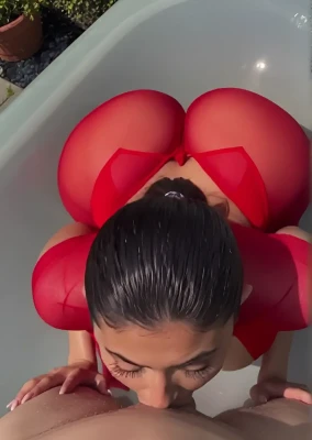 kyliejenner - Morning cleavage 😜