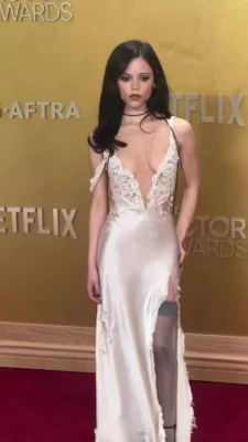 jennaortega - Hi, my life is a chaos rn, but if you are here, thank you for