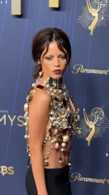 jennaortega - Black gloves & 120  What’s your favorite part?