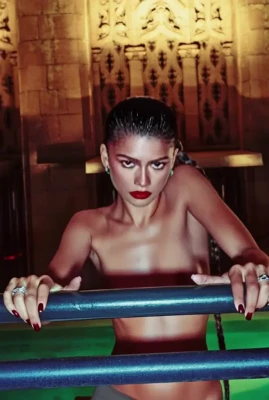 zendaya - Good Morning ☀️ wanted to wake u with something sweet. 😊