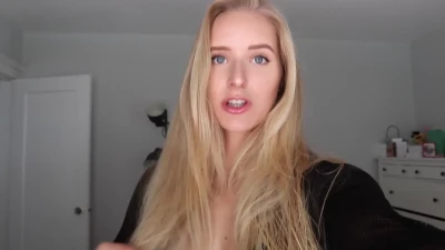 carolinezalog - I my asshole is feeling left out And needs your attention 😩