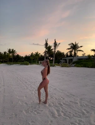carolinezalog - always on top 🤭