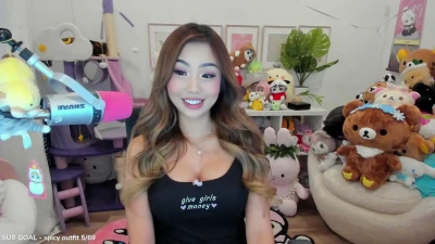 caitlin - Someone just restarted their subscription and got a little treat 😈