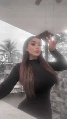 itzeldelavega2 - I feel like a hot ass lumberjack