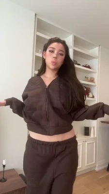 hannahkae27 - The fattest, furriest pussy of your dreams.  You wake up thinking