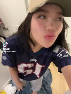 hannahkae27 - Was my bday today and decided to just hang out with my sister since