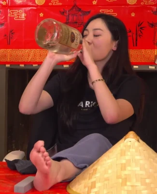 issfanfan - Let me suck your cock?