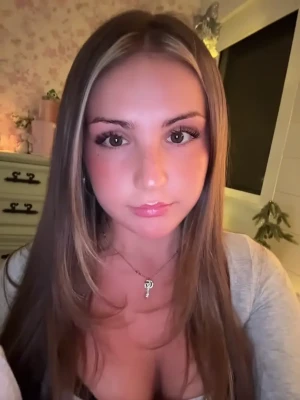 piper_rockelle - J aime me faire défoncer le cul !