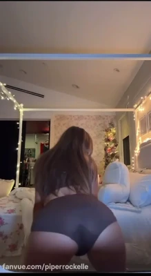 piper_rockelle - Fotos y Vídeo  Me encanta el baño de esta casa… tiene una buenas