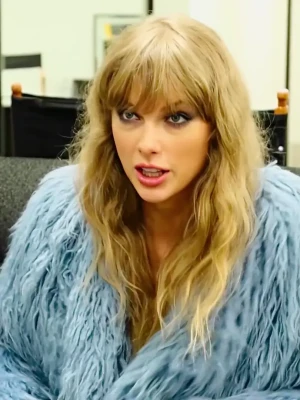 taylorswift - More of my tired stinky vein popping feet and bright green toes from