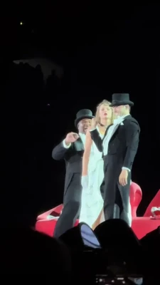 taylorswift - You seem like a dirty boy...maybe you need someone to clean you up;)