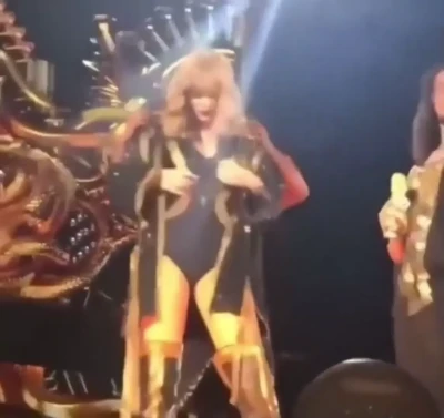 taylorswift - Avete mai scopato su una sedia da gaming o poltrona tipo questa? Io