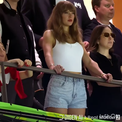 taylorswift - Bare booty 🔥 will be replying to messages tonight sorry for the