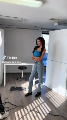 gianna.lorenn - I’ll give you more later, promise🤪