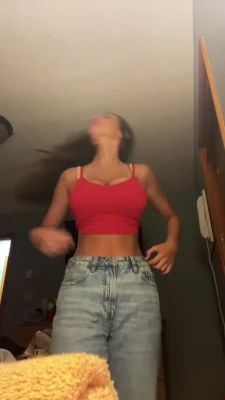 gianna.lorenn - Comfy clothes or lingerie? Skype date or custom vid?