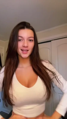 gianna.lorenn - Should I go live tonight?! What’s a good time?
