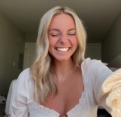 beezasmr - Little throw back 😇 missing my short hair!