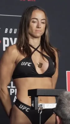 meganolivi - Tem alguém aiii????? Ta piscando 🔥 💡   #francinepiaia #plug