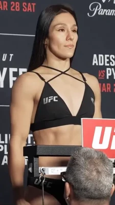 meganolivi - Santa sent you a cute lil elf for Christmas! ❤️🎁🧝‍♀️