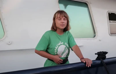 gretathunberg - I got a new plug and it’s so pretty😍