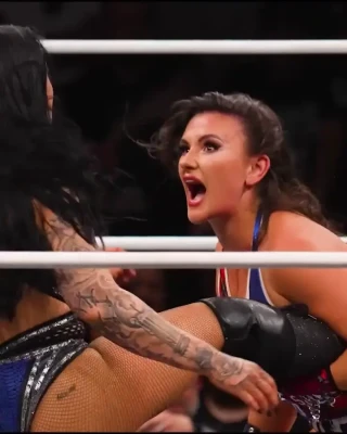 skyeblue_wrestling - A little off/on before heading out 😉