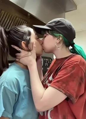 momocantsleep - We always get so horny when we are together @chubby_uwu_bunny
