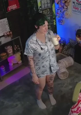 yungelderberry - Bum jiggling in the studio!