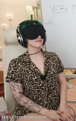 yungelderberry - Watch me sit on the edge of my bed rubbing and bouncing to this slow