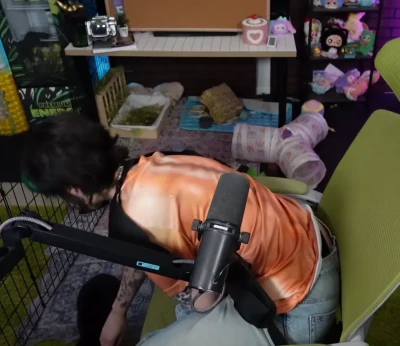 yungelderberry - New cumshot vid! Decided to put on the old ripped jeans for this one,