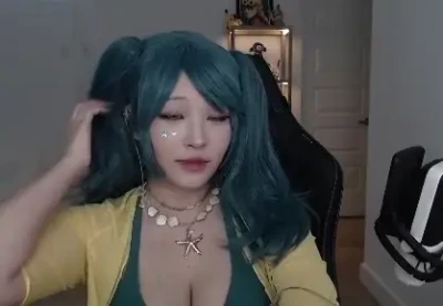 floaroma - https://onlyfans.com/700010076/aubreypenthouse