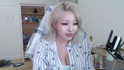 floaroma - LET ME RATE UR COCK 🍆👀 im trying to see some dick right now