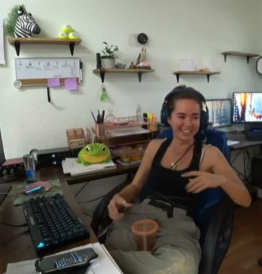 maya_higa - This  SlcMommsiez801 is horny and ready to make ur cock so wet      