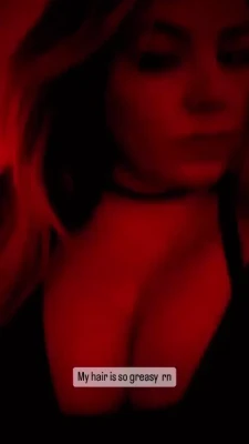 curvyllama - peek-a-boob!