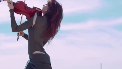 lindseystirling - Imagina todo esto, aceitoso, rebotando sobre ti...😈🍑❤️