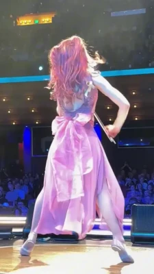 lindseystirling - Would you buy me flowers? 💋 $poil me and prove it 😉