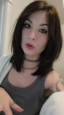 meloniemac - Esperando a ligação do meu Ken 😍😍😍