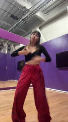 _xochitl.gomez - 🇺🇲 I hope this hardens your cock 🐱👅  🇪🇦 Espero que