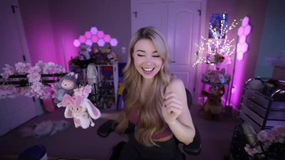 thedizzykitten - I am humble only in public, when I am alone all my thoughts are about