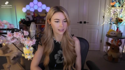thedizzykitten - Let me jiggle my ass and play with my pussy for you
