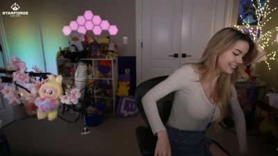 thedizzykitten - Touching on her own body    Send me a message if you want the full