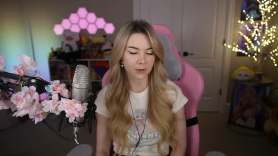thedizzykitten - I LOVE when you look at me  KISSES