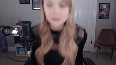 thedizzykitten - Sat chilling on the xbox  getting a blowjob from my biggest fan