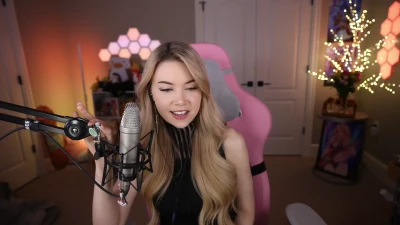 thedizzykitten - ROLL THE DICE  Win different prizes and get horny up with my videos