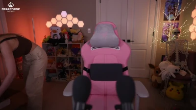 thedizzykitten - Terminando de entrenar las piernotas