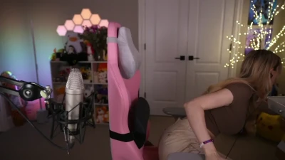 thedizzykitten - Do you like really big feet? Can your tongue lick this entire size?