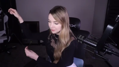 thedizzykitten - Buscando puta en el bosque y encontré esta  Que rico chupa esta puta