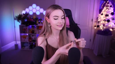 thedizzykitten - Que rica me veo no   Y esos piecitos como para comércelos toditos